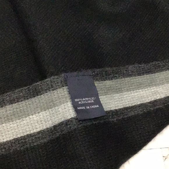 Tommy Hilfiger black and grey stripe scarf - Picture 2 of 4
